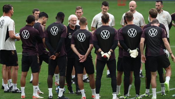 Rudi Voeller (C), director of the Germany national team, oversees a training session on the eve of the friendly football match between Germany and France in Dortmund, western Germany, on September 11, 2023. (Photo by FRANCK FIFE / AFP)