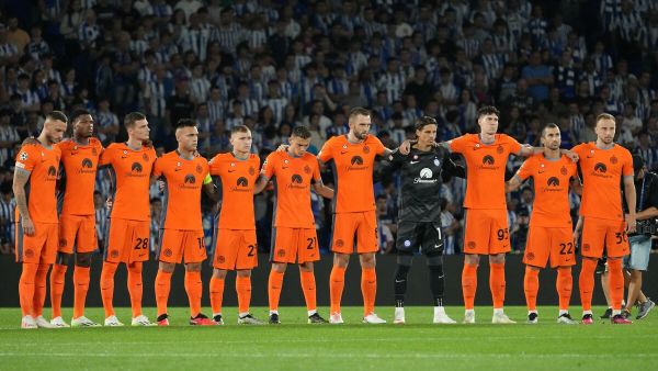 Inter Milan's players line up before the start of the UEFA Champions League 1st round day 1 group D football match between Real Sociedad and Inter Milan at the Reale Arena stadium in San Sebastian on September 20, 2023. (Photo by CESAR MANSO / AFP)