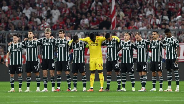 Manchester United players observe a minute's silence for the victims of the flooding in Libya and the earthquake in Morocco prior to the UEFA Champions League Group A football match FC Bayern Munich v Manchester United in Munich, southern Germany on September 20, 2023. (Photo by CHRISTOF STACHE / AFP)