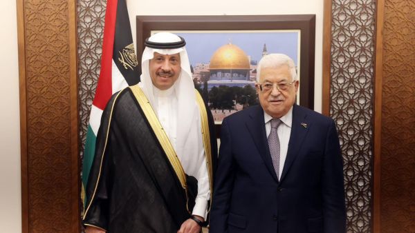   السفير السديري وعد بالزيارة في المستقبل.