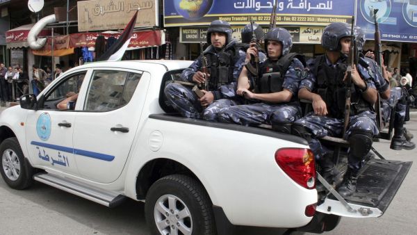 عناصر من الأجهزة الأمنية الفلسطينية في الضفة الغربية
