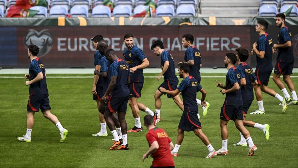 Portugal’s players attend a training session at Algarve stadium in Loule, on September 10, 2023, on the eve of the European Championship qualifying football match against Luxembourg. (Photo by Patricia DE MELO MOREIRA / AFP)