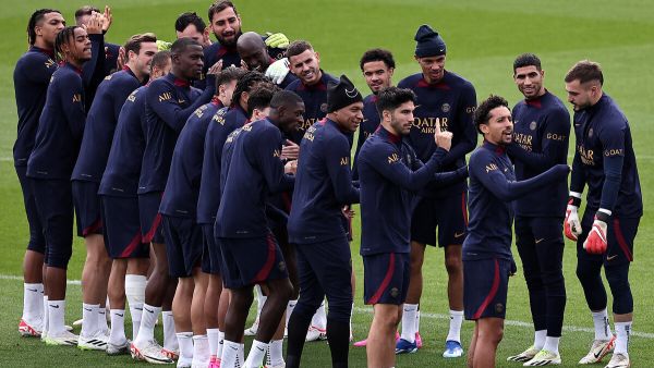 Paris Saint-Germain's players react during a training session at Poissy, west of Paris on September 29, 2023, on the eve of the L1 football match against Clermont. (Photo by FRANCK FIFE / AFP)