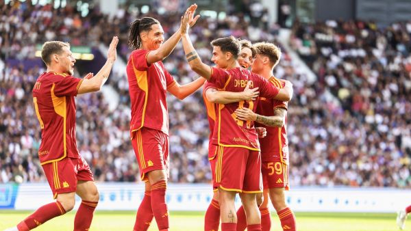 AS Roma's Argentinian forward Paulo Dybala (C) is congratulated by teammates after scoring the team's first goal during a friendly football match between Toulouse (TFC) and AS Roma (ASR) at the Stadium TFC in Toulouse, southwestern France, on August 6, 2023. (Photo by Charly TRIBALLEAU / AFP)