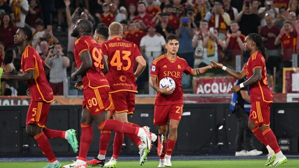 Roma's Argentine forward #21 Paulo Dybala (2R) celebrates with his teammates after scoring his team's first goal during the Italian Serie A football match between AS Roma and Empoli at the Olympic stadium in Rome on September 17, 2023. (Photo by Andreas SOLARO / AFP)
