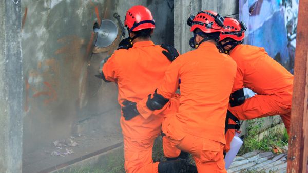 humanitarian aid during the earthquake