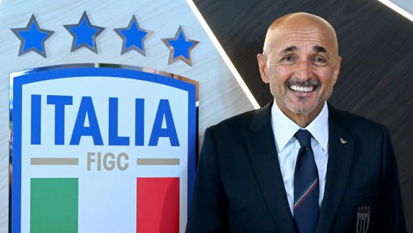 Newly appointed Italy's national football team head coach Italian Luciano Spalletti poses after a press conference at Coverciano training ground in Florence on September 02, 2023. (Photo by Filippo MONTEFORTE / AFP)
