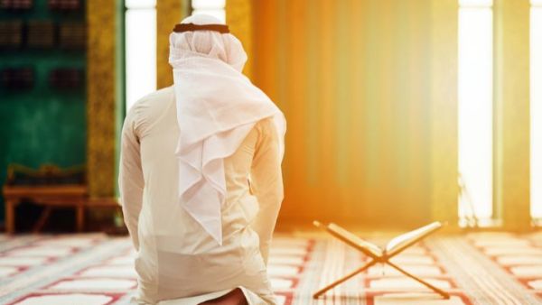 تفسير رؤية الصلاة في المنام للرجل