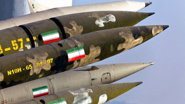 استقدمت اميركا سرب طائرات اف 16 فيما استنفرت ايران قواتها ووضعتها في وضع الهجوم استقدمت اميركا سرب طائرات اف 16 فيما استنفرت ايران قواتها ووضعتها في وضع الهجوم
