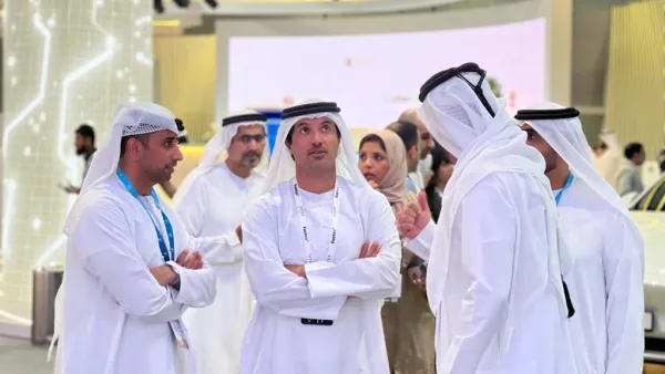 سعادة هلال المري يطّلع على أحدث ابتكارات دو في جيتكس 2023 