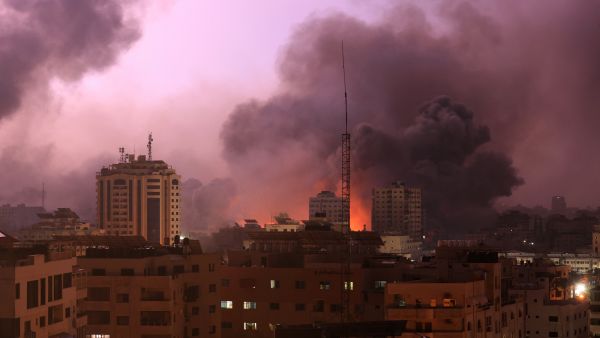 100 طائرة شاركت في الهجوم الضخم على غزة