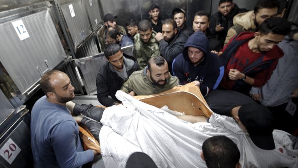 عدد شهداء القصف الإسرائيلي ارتفع إلى 7703 شخصا