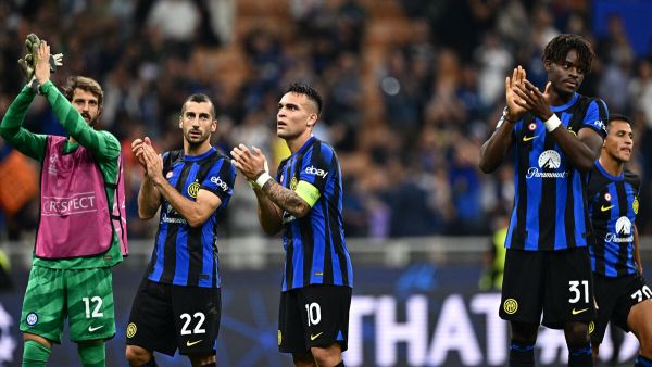 Inter Milan's Italian goalkeeper #12 Raffaele Di Gennaro, Inter Milan's Armenian midfielder #22 Henrikh Mkhitaryan, Inter Milan's Argentine forward #10 Lautaro Martinez and Inter Milan's German defender #31 Yann Bisseck celebrate their victory after the UEFA Champions League 1st round day 2 Group D football match Inter Milan vs Benfica at the San Siro stadium in Milan on October 3, 2023. (Photo by GABRIEL BOUYS / AFP)