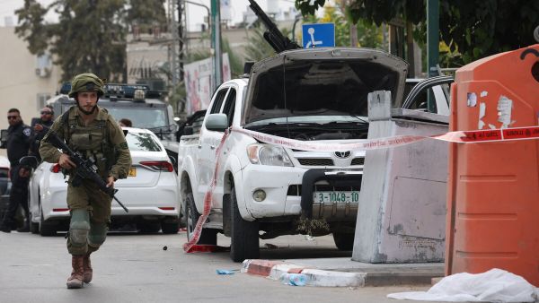 جندي اسرائيلي داخل إحدى مستوطنات غلاف قطاع غزة