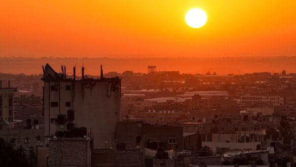 عشرات الشهداء مع مواصلة اسرائيل قصفها لغزة والسلطة تطالب بتحقيق دولي بمجزرة المستشفى