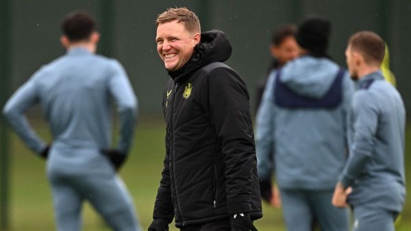 Newcastle United's English head coach Eddie Howe attends a training session at the team's training facility in Newcastle-upon-Tyne, northeast England, on October 24, 2023 on the eve of their UEFA Champions League group F football match against Borussia Dortmund. (Photo by Oli SCARFF / AFP)