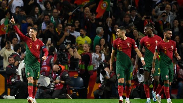 Portugal's forward #07 Cristiano Ronaldo celebrates with teammates after scoring his team's second goal during the EURO 2024 first round group A qualifying football match between Portugal and Slovakia at the Dragao stadium in Porto on October 13, 2023. (Photo by MIGUEL RIOPA / AFP)