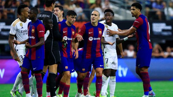 Players argue during a pre-season friendly football match between FC Barcelona and Real Madrid CF at AT&T Stadium in Arlington, Texas on July 29, 2023. (Photo by Aric Becker / AFP)