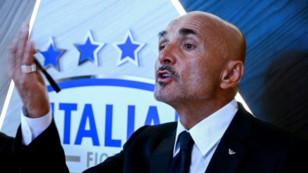 Newly appointed Italy's national football team head coach Italian Luciano Spalletti gestures during a press conference at Coverciano training ground in Florence on September 02, 2023. (Photo by Filippo MONTEFORTE / AFP)