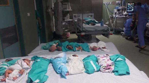 نحو 100 جثة تتحلل في ساحة مستشفى الشفاء