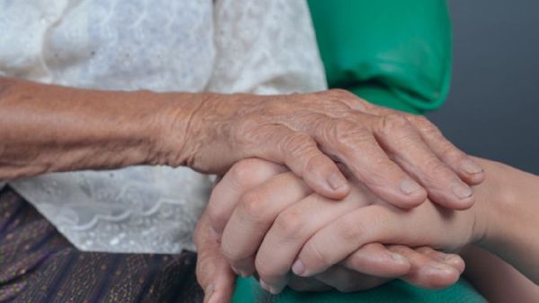 تفسير رؤية جدتي المتوفية في المنام للمتزوجة