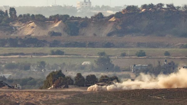 قال وزير خارجية الاحتلال، إيلي كوهين، اليوم الاثنين، إن الضغوط الدولية تزداد على إسرائيل، لدفعها لإنهاء الحرب على قطاع غزة، وأضاف أن أمام إسرائيل أسبوعين إلى 3 أسابيع لحسم الحرب. و قال كوهين إن قضية الأسرى الإسرائيليين لدى حركة المقاومة الإسلامية تعد وسيلة أساسية تعطي تل أبيب الشرعية لمواصلة الحرب. وأشار كوهين إلى أن "العالم يتفهم ألا تتوقف إسرائيل عن القتال حتى إطلاق سراح جميع المحتجزين". يذكر أن التأييد الدولي لإسرائيل آخذ بالتراجع، ولاسيما مع النقل المباشر للأزمة الإنسانية في القطاع،  واستشهاد ما يزيد عل