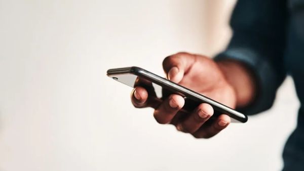 After two years of decline .. Global smartphone market resumes growth