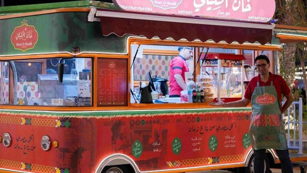 القرية العالمية تستضيف 30 كشكاً للمأكولات من المشاريع الصغيرة والمتوسطة