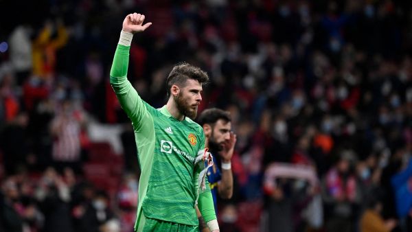 Manchester United's Spanish goalkeeper David de Gea reacts at the end of the UEFA Champions League football match between Atletico de Madrid and Manchester United at the Wanda Metropolitano stadium in Madrid on February 23, 2022. (Photo by OSCAR DEL POZO / AFP)