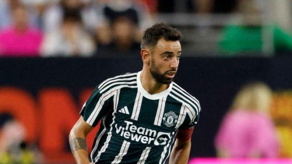 Bruno Fernandes #8 of Manchester United controls the ball in the second half against Real Madrid during the 2023 Soccer Champions Tour match at NRG Stadium on July 26, 2023 in Houston, Texas. Tim Warner/Getty Images/AFP (Photo by Tim Warner / GETTY IMAGES NORTH AMERICA / Getty Images via AFP)