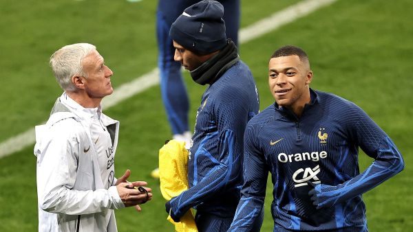 France's head coach Didier Deschamps (L) speaks with France's defender Jean Clair Todibo (C) next to France's forward Kylian Mbappe as they take part in a training session at the Allianz Riviera Stadium in Nice, southeastern France on November 17, 2023 on the eve of the UEFA Euro 2024 group B qualifying match between France and Gibraltar. (Photo by FRANCK FIFE / AFP)