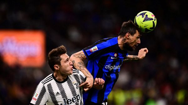 Juventus' Italian forward Federico Chiesa (L) fights for the ball with Inter Milan's Italian defender Francesco Acerbi during the Italian Cup semi-final second leg football match between Inter Milan and Juventus at the Giuseppe-Meazza (San Siro) stadium in Milan, on April 26, 2023. (Photo by Marco BERTORELLO / AFP)