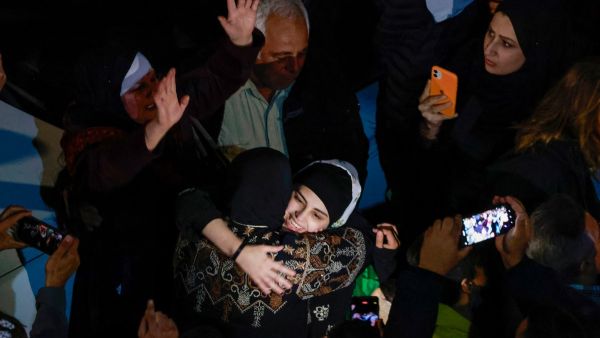 في إطار اتفاق الهدنة، أطلقت إسرائيل سراح 39 فلسطينيًا من النساء والأطفال