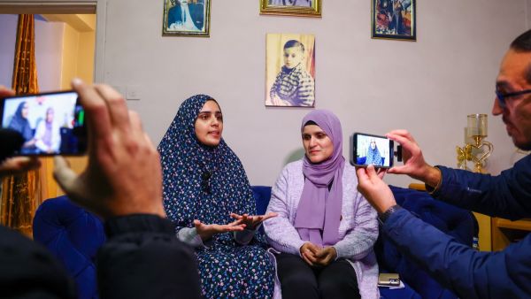 الأسيرات الفلسطينيات يتعرضن لظروف قاسية وبالغة التعقيد داخل سجون الإحتلال