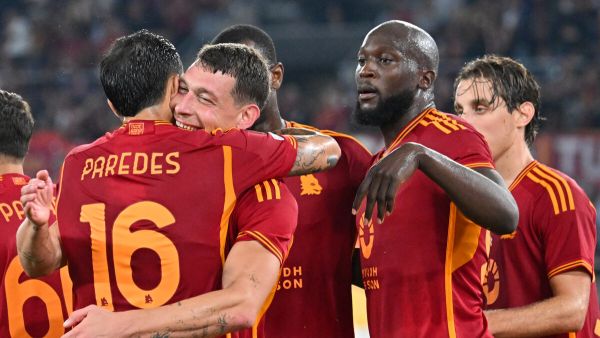 Roma‘s Italian forward #11 Andrea Belotti (2ndL) celebrates with teammates after he scored the second goal for his team during the UEFA Europa League 1st round day 2 Group G football match between AS Roma and Servette FC at the Olympic Stadium, in Rome on October 5, 2023. (Photo by Alberto PIZZOLI / AFP)