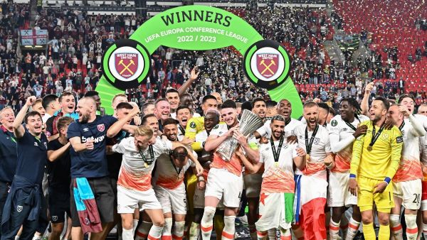 West Ham players celebrate with the trophy after winning the UEFA Europa Conference League final football match between ACF Fiorentina and West Ham United FC in Prague, Czech Republic on June 7, 2023. (Photo by Joe Klamar / AFP)