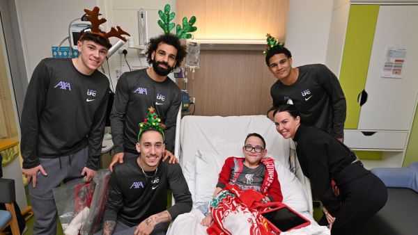 محمد صلاح في مستشفى ليفربول