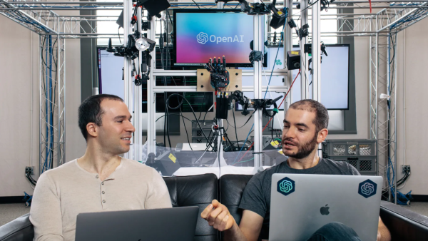 تهديدات باستقالات جماعية في OpenAI  ما لم يستقيل مجلس الإدارة 
