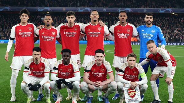 Arsenal line up before the UEFA Champions League Group B football match between Arsenal and RC Lens at the Arsenal Stadium in north London on November 29, 2023. (Photo by Adrian DENNIS / AFP)