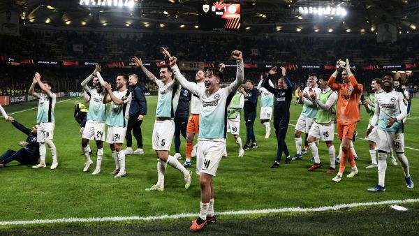 Brighton's players celebrates after winning the UEFA Europa League Group B football match between AEK Athens FC and Brighton and Hove Albion FC at the Agia Sophia Stadium in Athens on November 30, 2023. (Photo by Angelos TZORTZINIS / AFP)