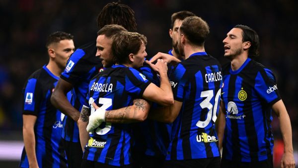 Inter Milan's Italian midfielder #23 Nicolo Barella celebrates with teammates after scoring his team's second goal during the Italian Serie A football match between Inter Milan and Lecce at the “San Siro Stadium” in Milan on December 23, 2023. (Photo by MARCO BERTORELLO / AFP)