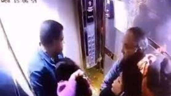 خطف فتاتين داخل مصعد في مصر