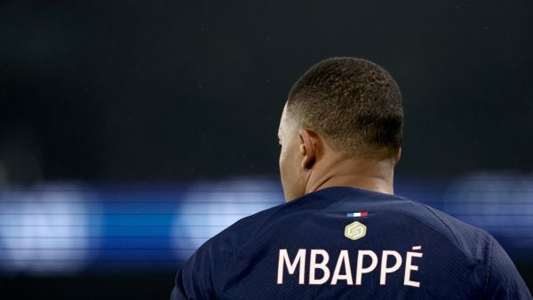 Paris Saint-Germain's French forward #07 Kylian Mbappe looks on during the French L1 football match between Paris Saint-Germain (PSG) and Nantes at the Parc des Princes stadium on December 9, 2023 in Paris. (Photo by FRANCK FIFE / AFP)