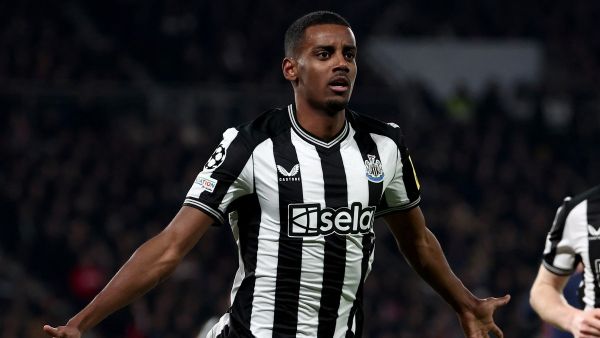 Newcastle United's Swedish striker #14 Alexander Isak celebrates after opening the scoring during the UEFA Champions League 1st round, day 5, Group F football match between Paris Saint-Germain (PSG) and Newcastle United at the Parc des Princes stadium in Paris, on November 28, 2023. (Photo by FRANCK FIFE / AFP)