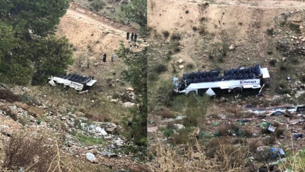 تدهور حافلة نقل للركاب في منطقة سلحوب وسقوطها في أحد الوديان