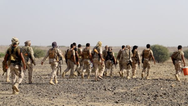 دعم السنة في اليمن لاشغال الحوثيين الموالين لايران 