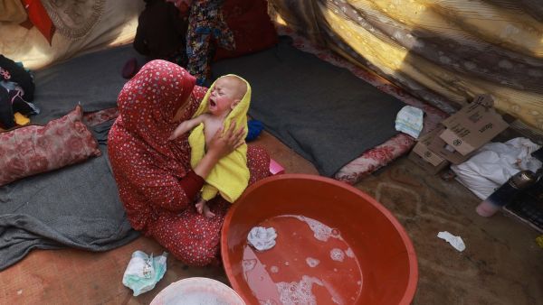 هناك طفل يولد كل 10 دقائق في هذه العدوان الغاشم،