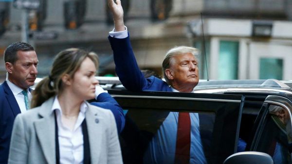 Donald Trump defied judge's order and delivered a rant in court, as a bomb threat targeted his home on Friday. (John Lamparski/ AFP)