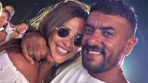 ياسمين عبد العزيز و أحمد العوضي