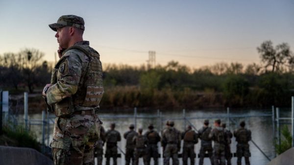 Supreme Court says Biden administration can remove razor wire that Texas installed along border. (Brandon Bell/ AFP)